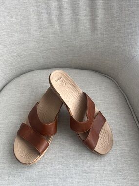 Crocs A-Leigh Tan Leather Cork Slide Mini Wedge Size 7